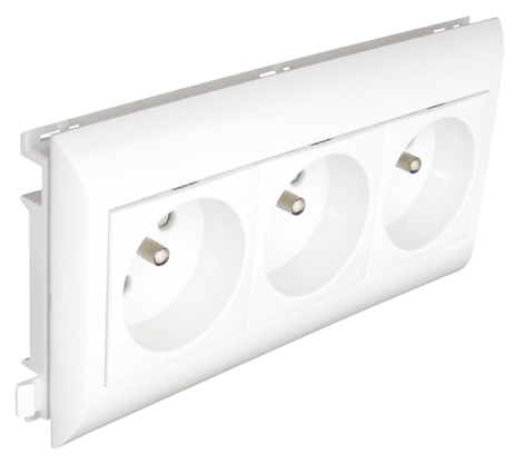 Block of Three Earth Sockets (French Type) L75 - 6 Modules