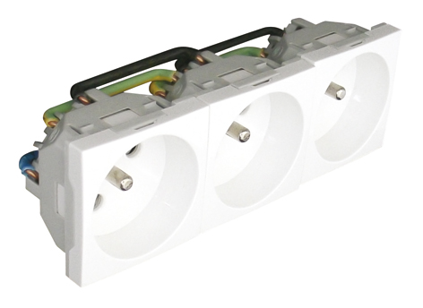 Block of Three Safety Earth Sockets (French Type) - 6 Modules